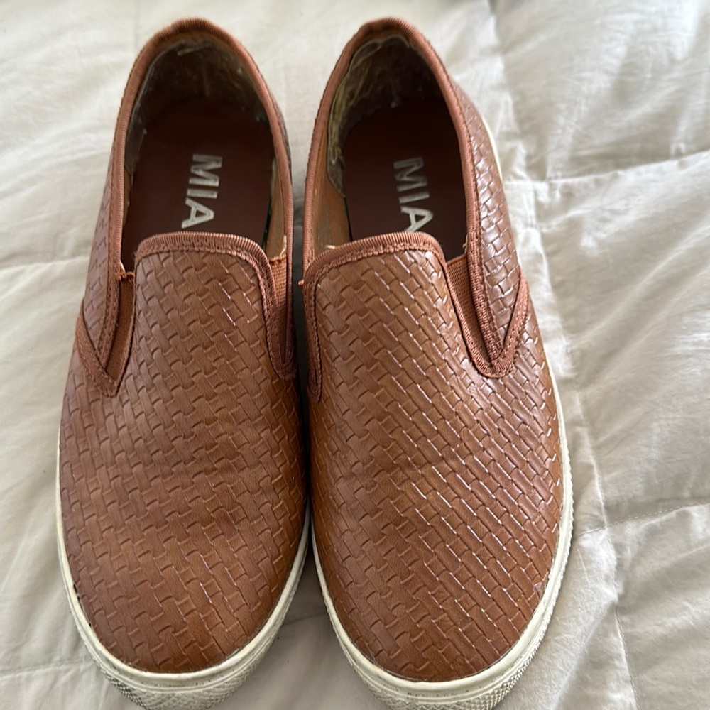Mia size 6